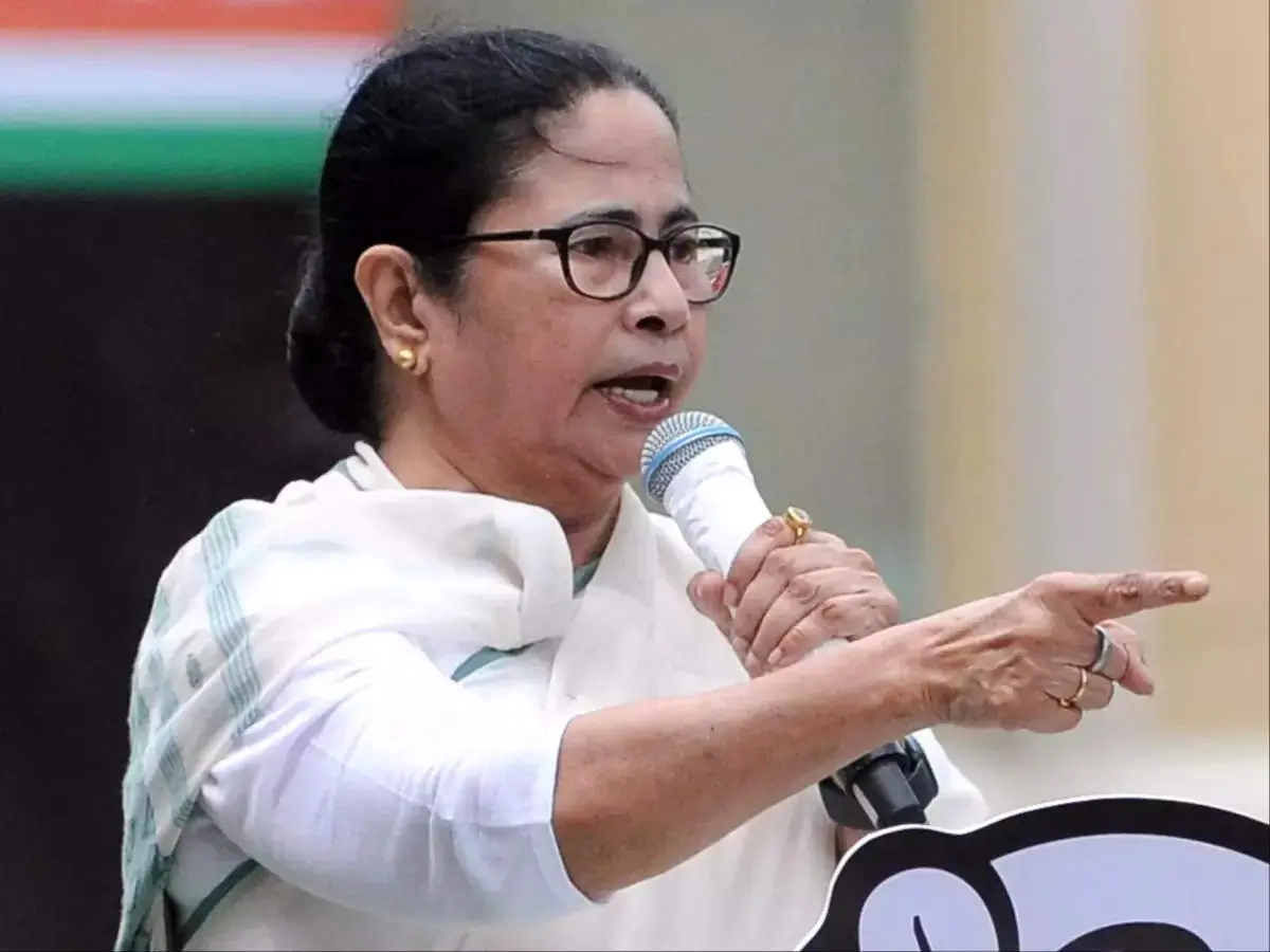 Grain trucks banned in Bengal, dispute between Mamata Banerjee and Hemant Soren over flood